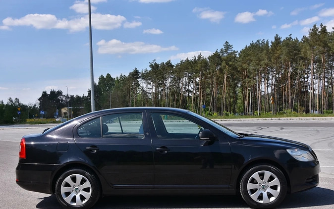 Skoda Octavia cena 19900 przebieg: 200000, rok produkcji 2011 z Kielce małe 667